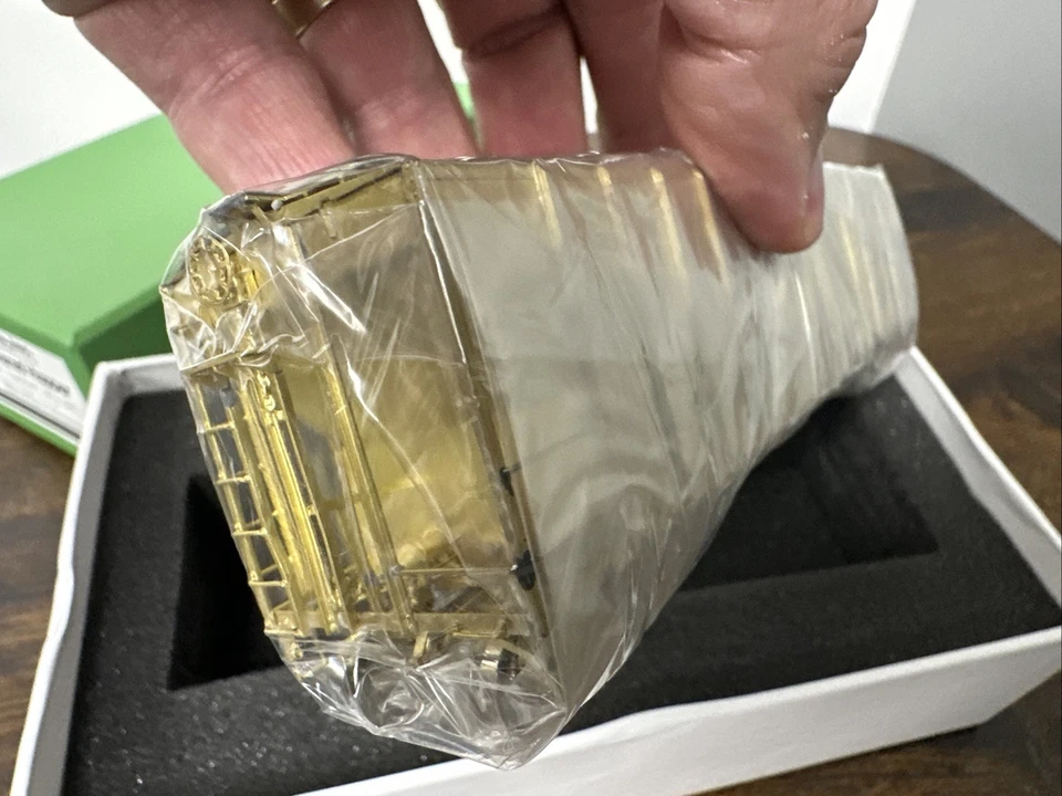 Overland Models HO Brass #3275 Pullman Standard PS2-CD Covered Hopper NIB UNPTD - Image 4 of 4