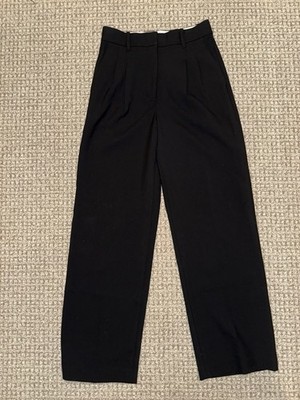 Aritzia Wilfred The Effortless Pant  trousers Color Black in size 6