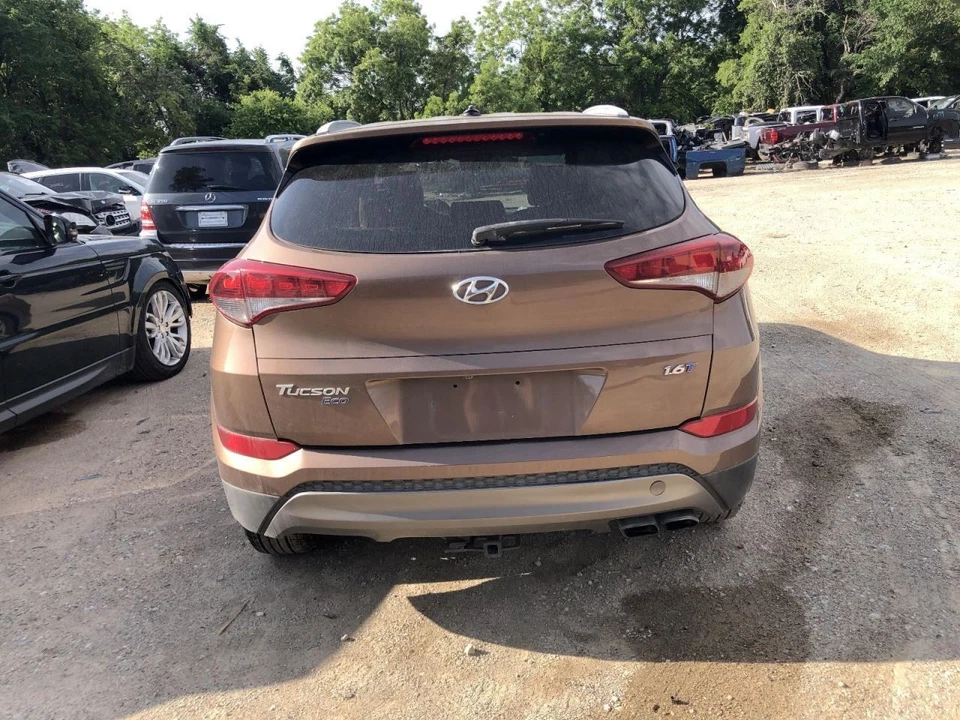 Hyundai Tucson 2016 panel basculante moldura 944988 Foto 3 de 4