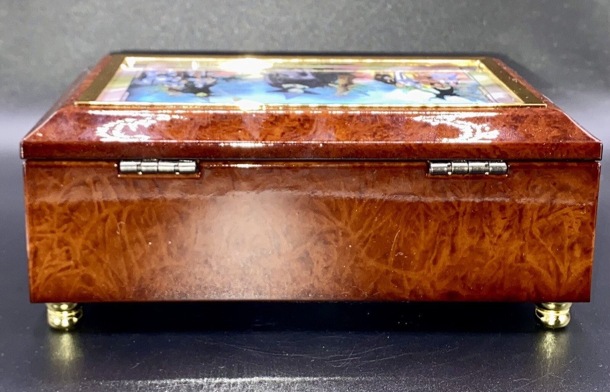 2016 Bradford Exchange The Wizard of Oz Illuminated Music Box THE