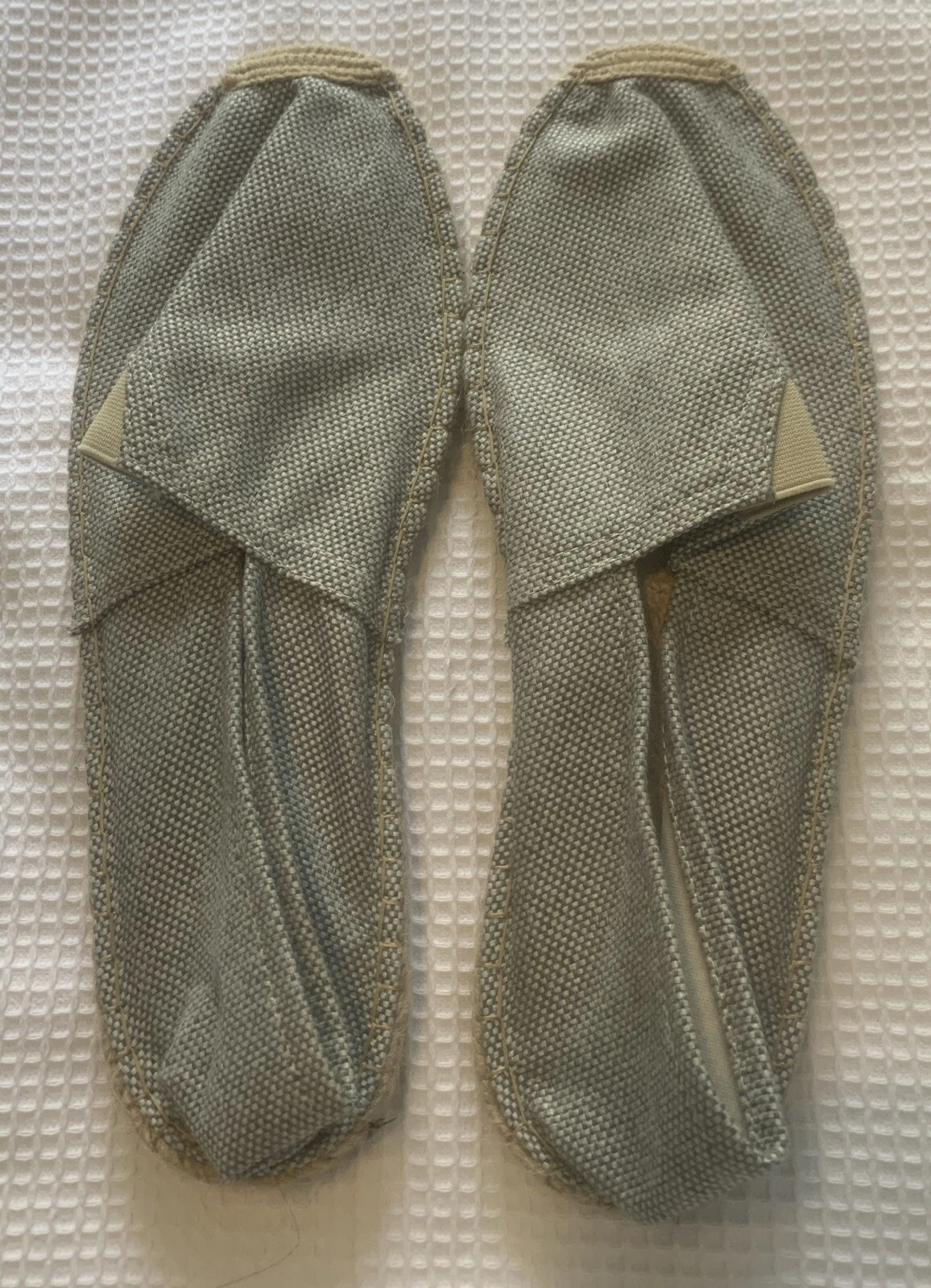 Unisex canvas slip on shoes 10.5 . Great Comfortable Casual Ware.