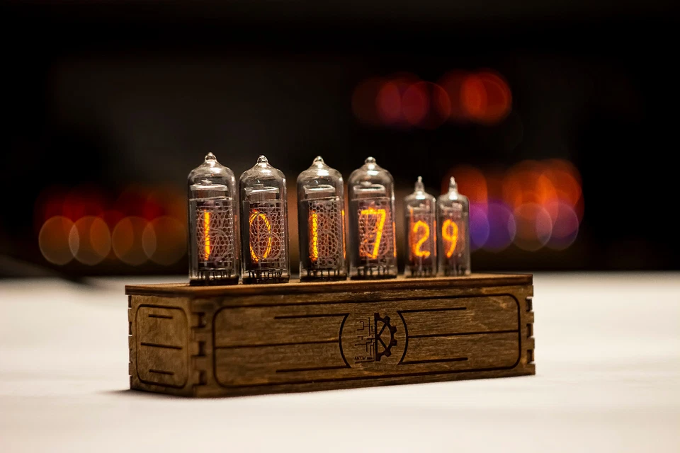 Nixie tube clock IN14+IN16 RGB table desk retro old vintage clock for bedroom - Image 3 of 4