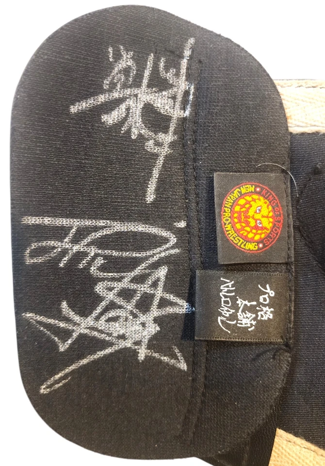 亲笔签名黑色 Jushin Thunder Liger 职业摔跤面具 — 第 3/4 张图片