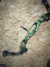 Hoyt Prevail 40 - 50-60 - Right Handed - SVX Cams - 28” Draw length 