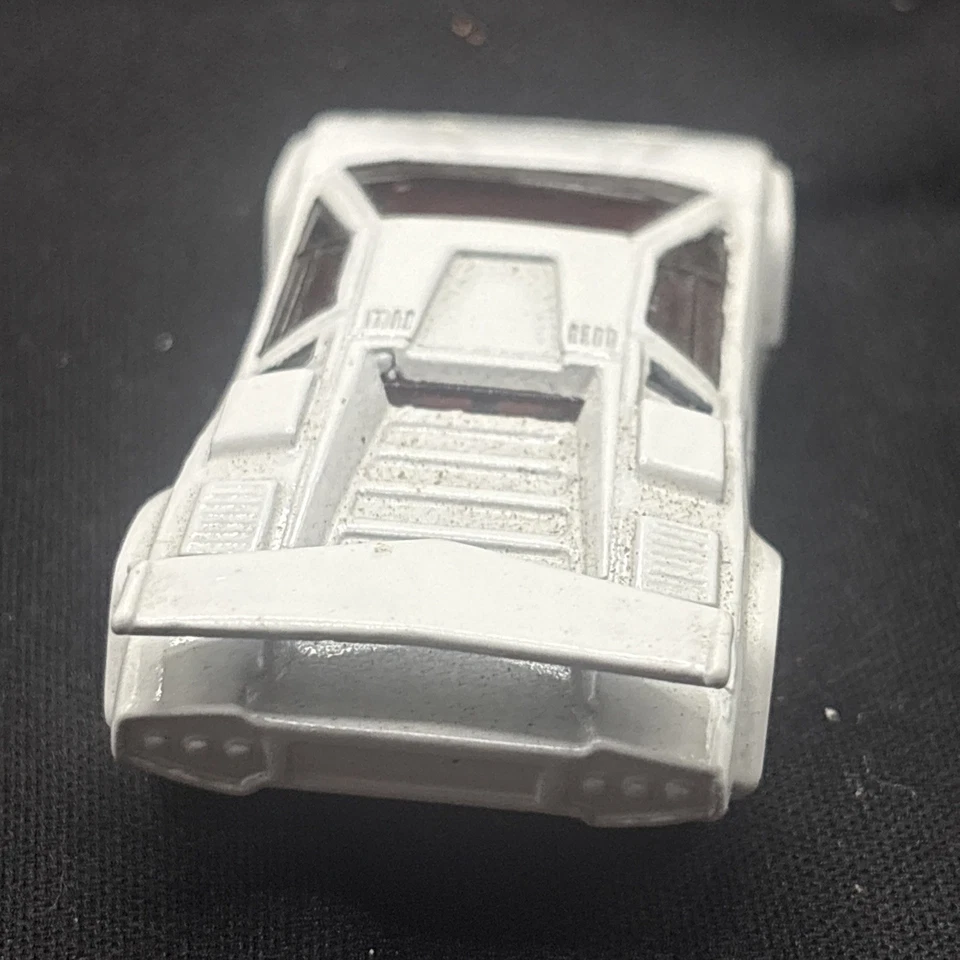 Vintage Hot Wheels Diecast Lamborghini Countach White 1:64 Malaysia Made 1987 - Image 3 of 4