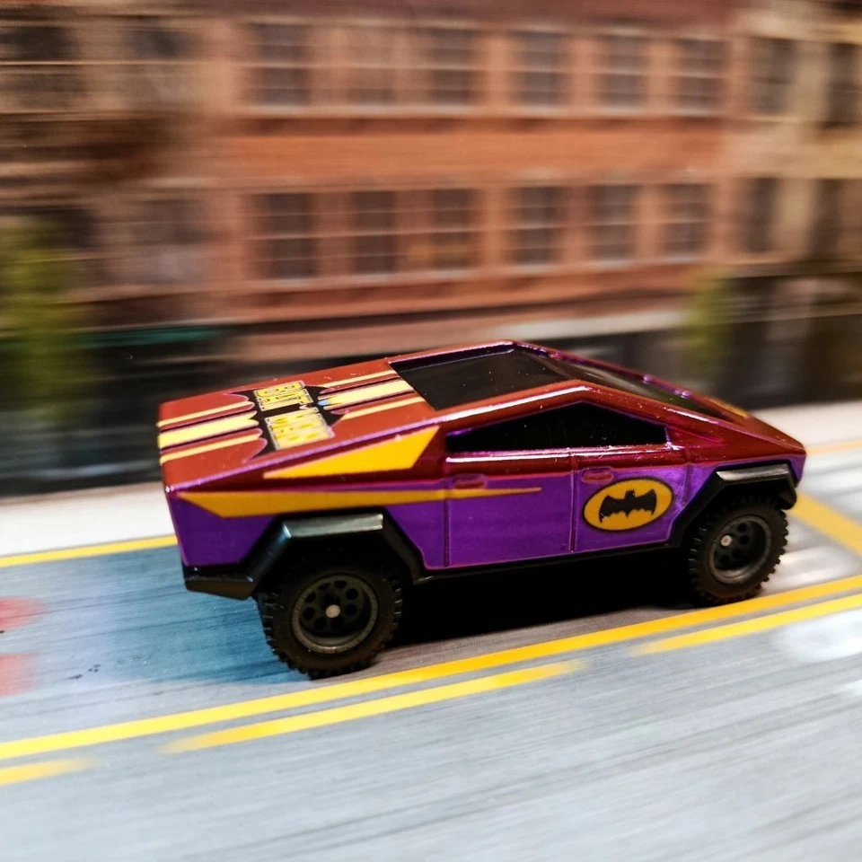 Hot Wheels Tesla Cybertruck púrpura cromo Batman (Wangstar personalizado) pilotos reales Foto 3 de 4