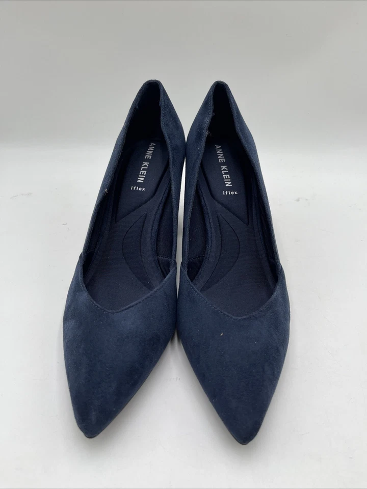 Zapatos de salón Anne Klein Bice para mujer de gamuza azul marino talla 9 Foto 2 de 4