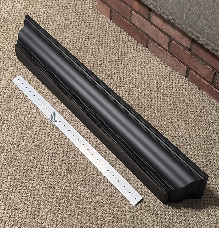 Estante de pared negro Pottery Barn corona flotante estilo moldura con hardware excelente Foto 2 de 4