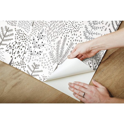 RMK11736RL White and Gray Folklore Trees Gray Peel and Stick Wallpaper - Foto 4 di 9