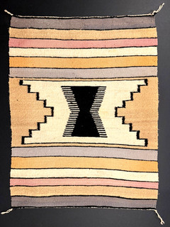 NAVAJO BANDED RUG TABLETA & HOURGLASS CENTER DESIGNS EXCELLENT C1940 HANDSPUN NR