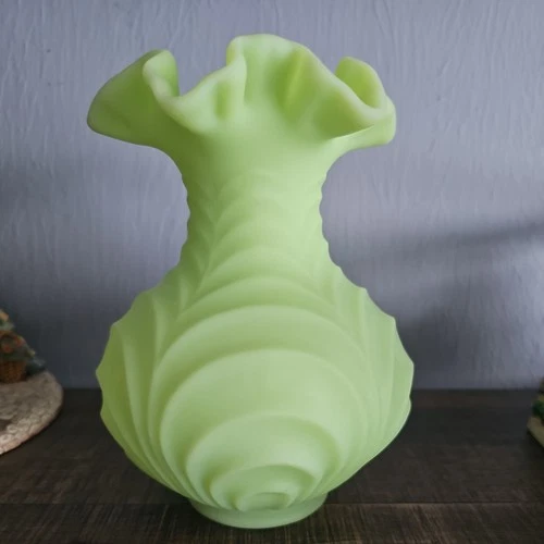 Vintage MCM Fenton Satin Drapery Uranium Ruffled Rim Vase 8” Glows