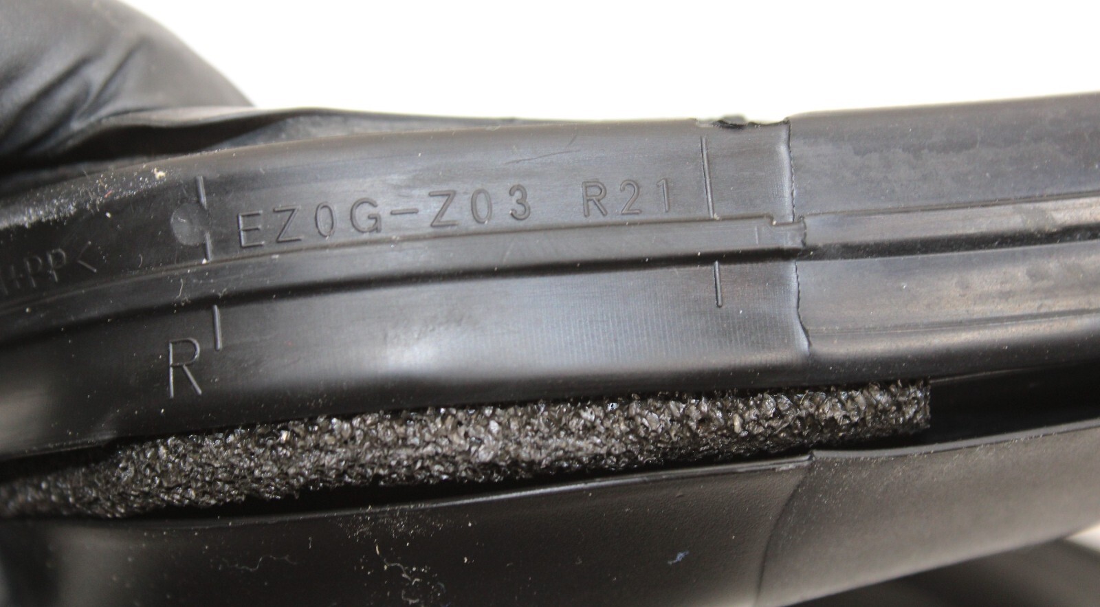 2019 - 2024 NISSAN TITAN FRONT RIGHT DOOR WINDOW GLASS RUN CHANNEL SEAL OEM