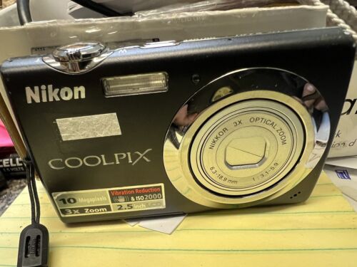Appareil photo numérique 10,0 mégapixels Nikon Coolpix S220 noir avec batterie et carte mémoire - Photo 1/3