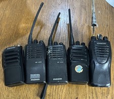Lot of 5 Two Way Radios For Parts Or Repair