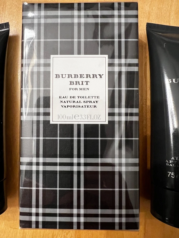 Burberry Brit - Spray de colonia 3,3 oz, + bálsamo para después del afeitado, + gel limpiador corporal Foto 2 de 4