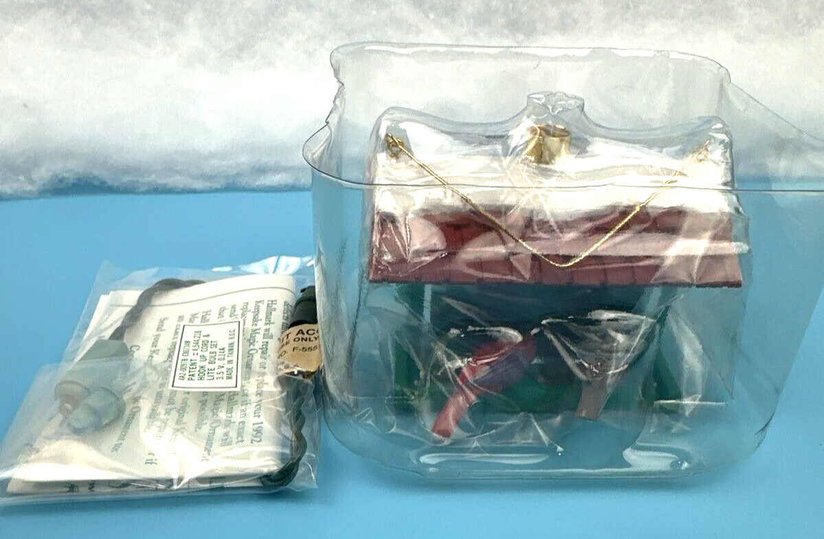 1992 Hallmark Keepsake Ornament Feathered Friends Bird Feeder Magic Light