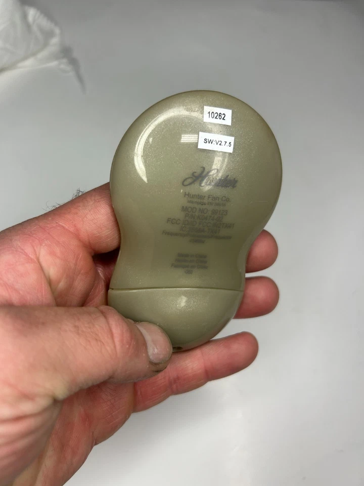 Hunter 99122 Genuine Handheld Ceiling Fan Remote Control, Desert Tan - FOR PARTS - Image 4 of 4