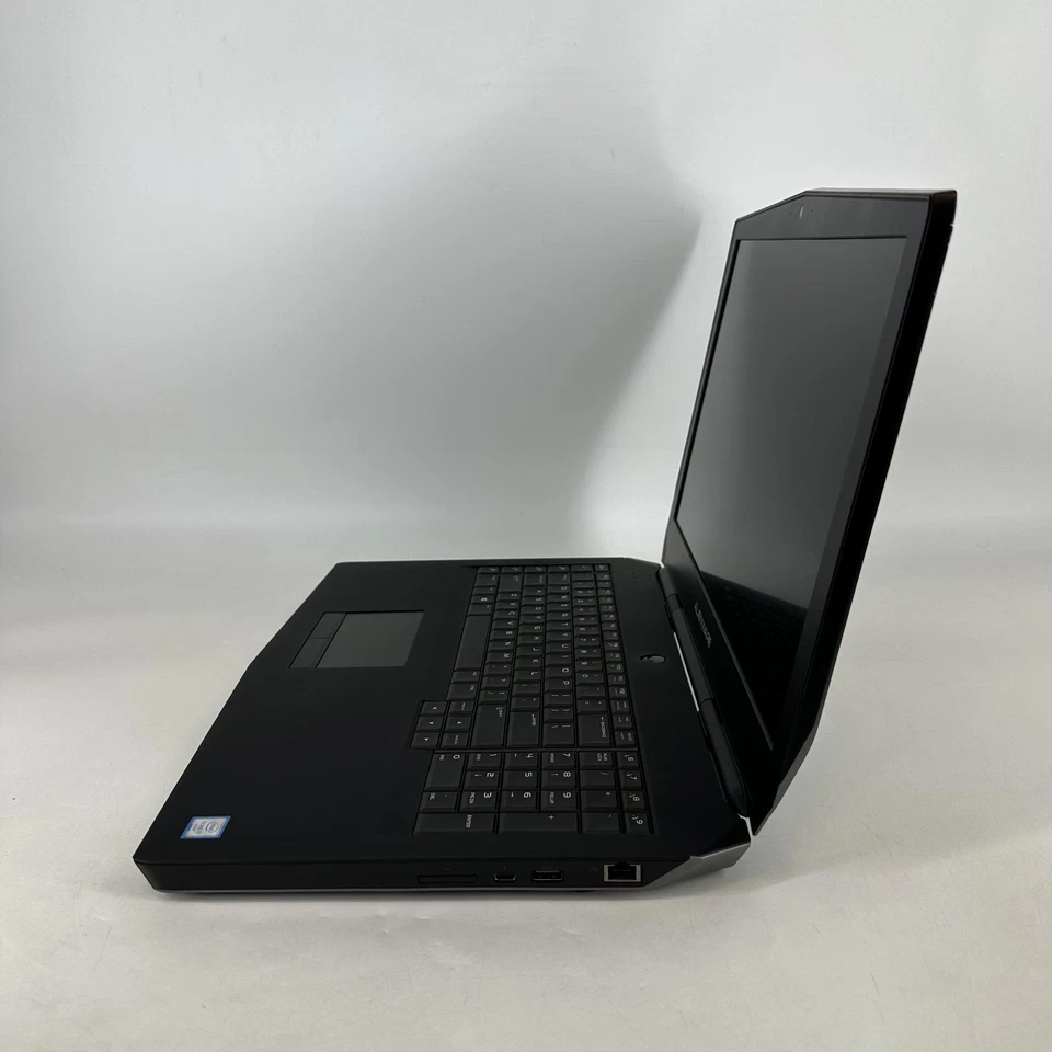 Dell Alienware 17 R3 4K i7-6820HK 8GB 1TB SSD/1TB HDD GTX 980M- MINOR GREEN TINT - Image 4 of 4