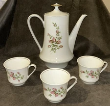 Mitterteich Bavaria Rose Bud #150 7-CUP COFFEE/TEA POT Porcelain, Gold Trim Cup