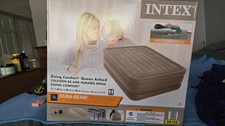 Intex 98766 Podwyższone łóżko powietrzne Dura Beam Fiber Tech z wbudowaną królową pompy. STALÓWKA