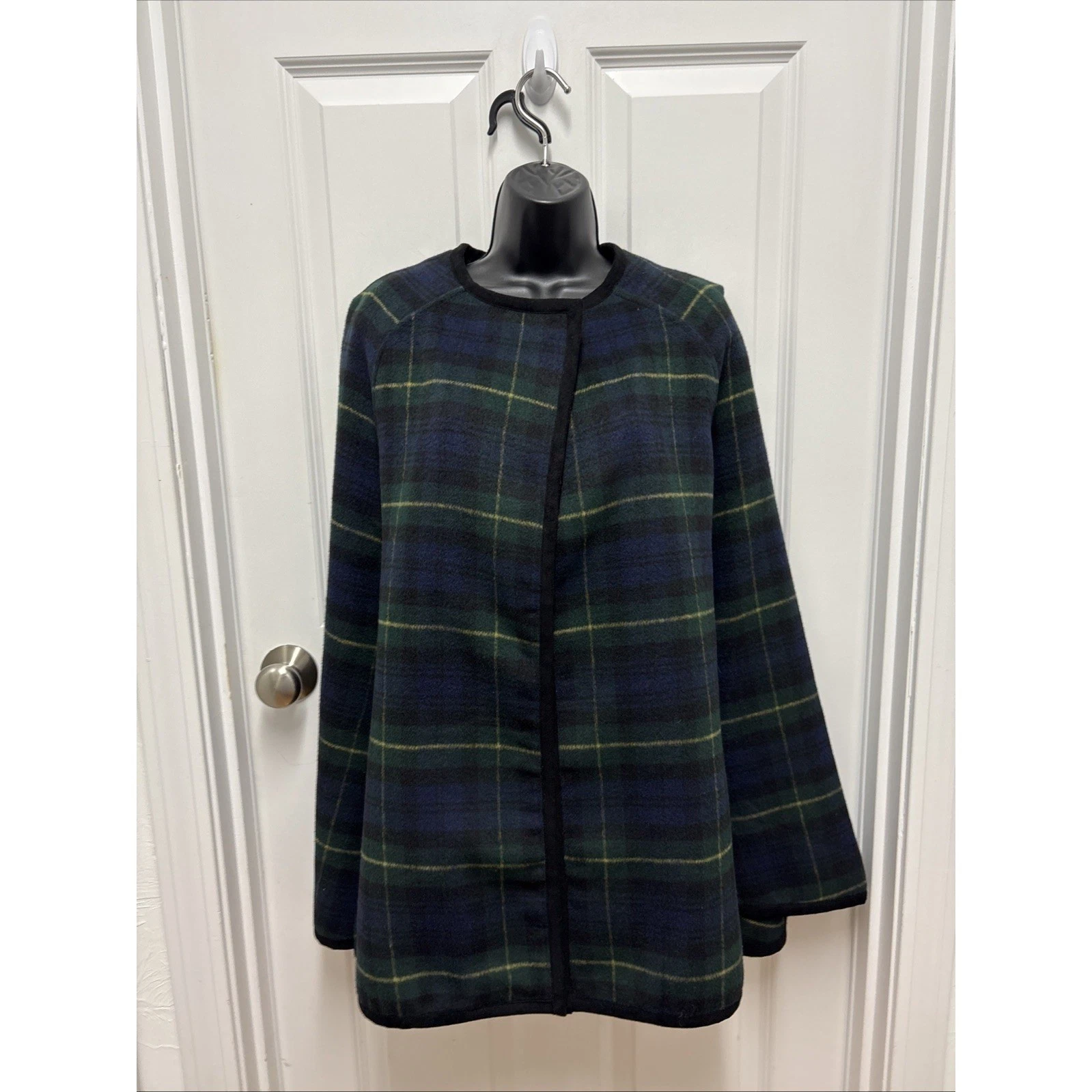 NWT Lauren Ralph Lauren Wool Blend Poncho Cape Plaid Nightwatch OS
Opens in a new window or tab