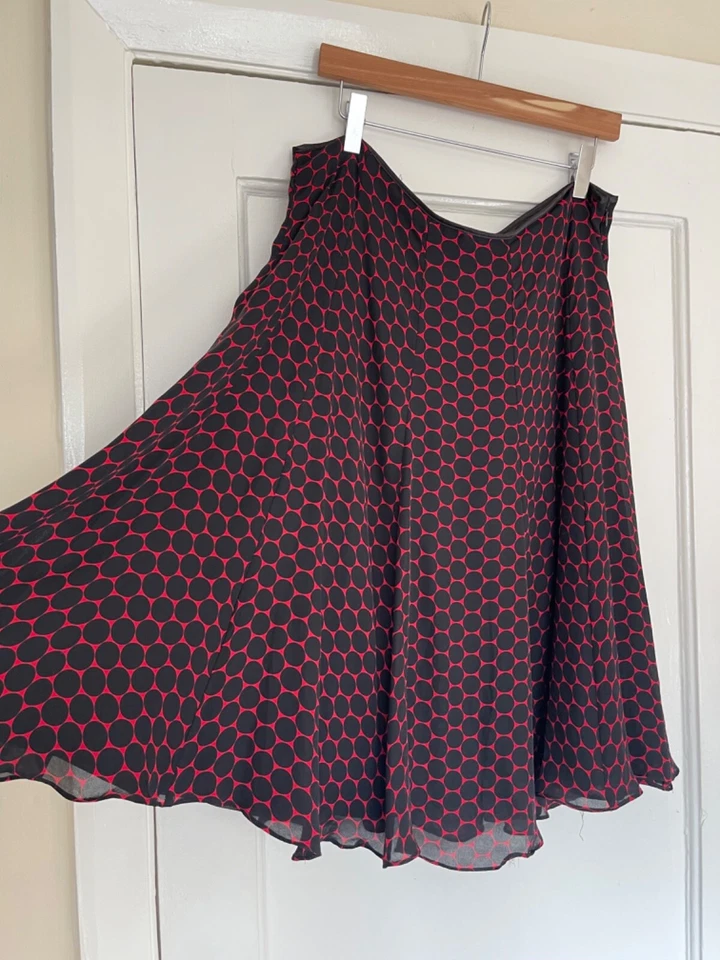 Hobbs Black & Red 100% Silk Large Polka Dot Flared Skirt Lined UK 16 - Image 3 of 4