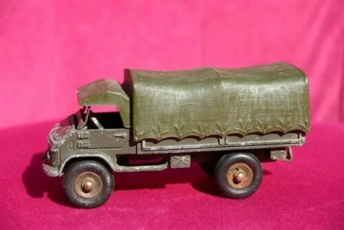 Véhicules militaires miniatures Dinky Mercedes