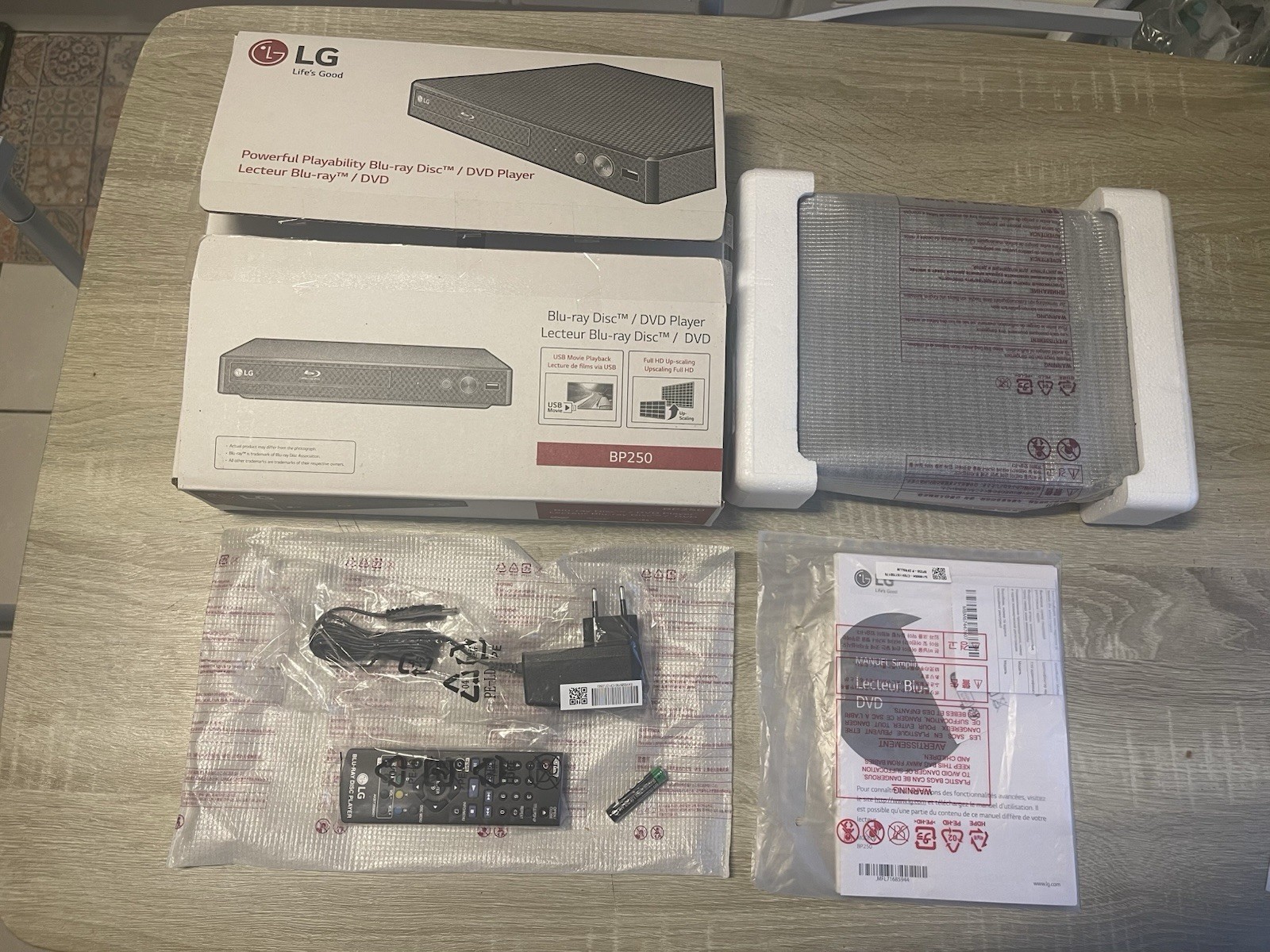 Lecteur Blu-ray LG BP250 pour lire vos anciens DVD et films récents en haute qualité