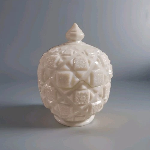 VTG Westmoreland Old Quilt Pattern Milk glass 6 1/2” Candy Dish W/Lid