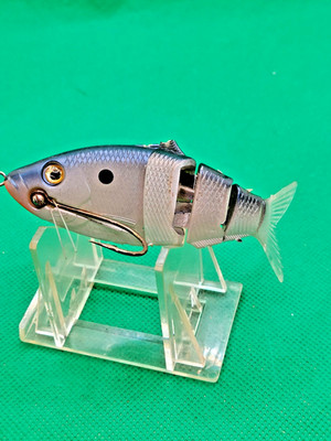 WEEDLESS SHAD,MULTI-JOINTED,  READY TO CATCH SOME FISH.