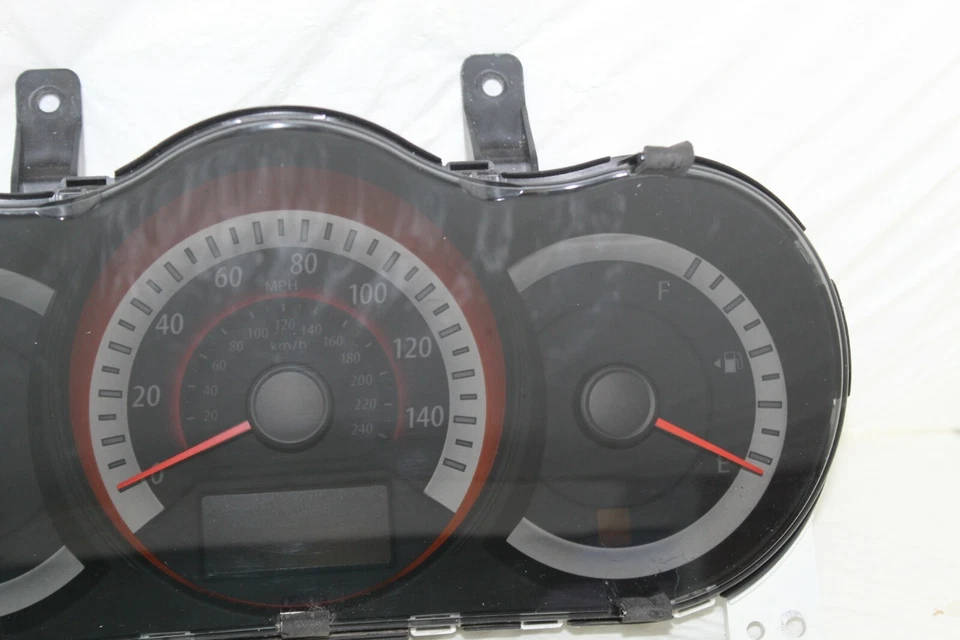 Cuadro de instrumentos velocímetro indicadores del panel de instrumentos Kia Forte 2010 47.178 millas Foto 3 de 4