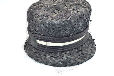 1950s Black Straw Netted White Satin Accented Union Made  display picture 2