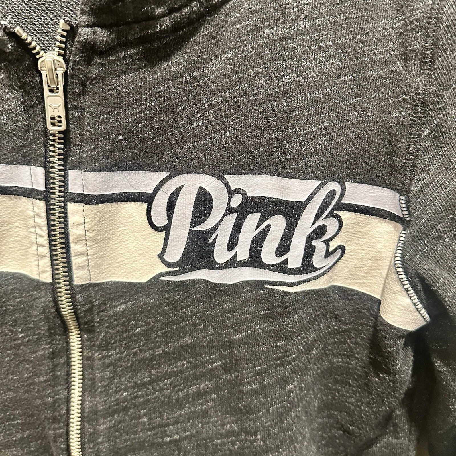 UNDERCOVER Felpa con cappuccio e zip intera Victoria's Secret ROSA perfetta nera marna taglia media