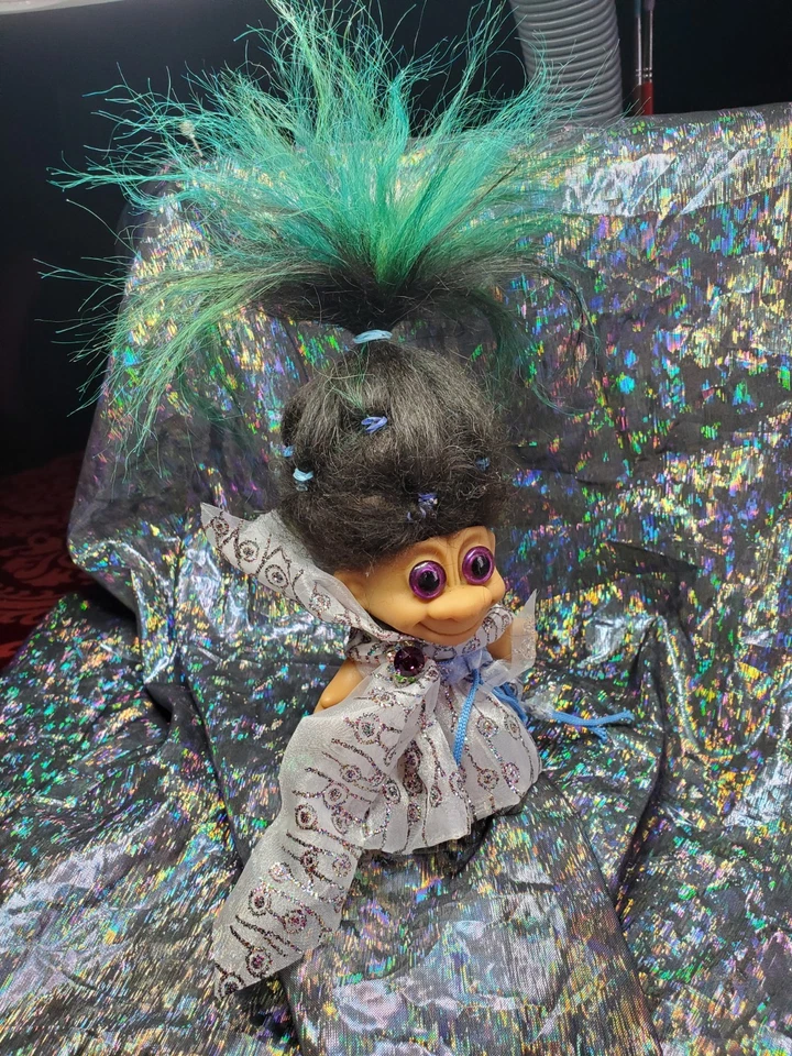 ÚNICO Vintage Russ 4" Troll Hermosos Ojos de Vidrio Púrpura Grandes Cristales de Swarovski Foto 2 de 4