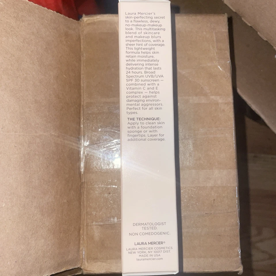 Laura Mercier Tinted Moisturizer SPF 30 Natural Skin Perfector 50mll - Image 3 of 4