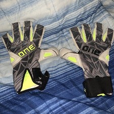 one glove co goalkeeper gloves size 10