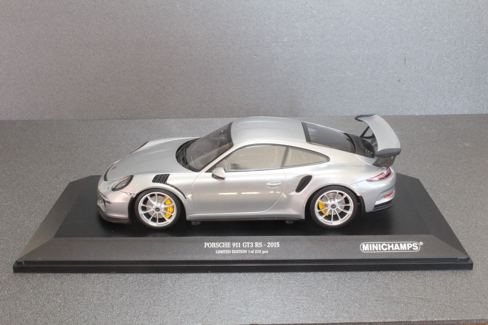 Porsche 911 GT3 RS 2018 White Black Minichamps 413067033