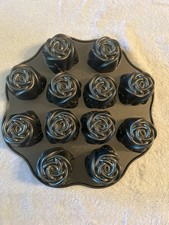 Nordic Ware Dozen Sweetheart Roses Valentine ...