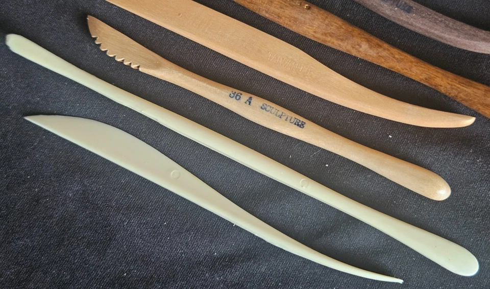 Juego de herramientas de espátula de arcilla para esculpir casa de esculturas de 9 piezas. Madera, metal, plástico. Foto 3 de 4