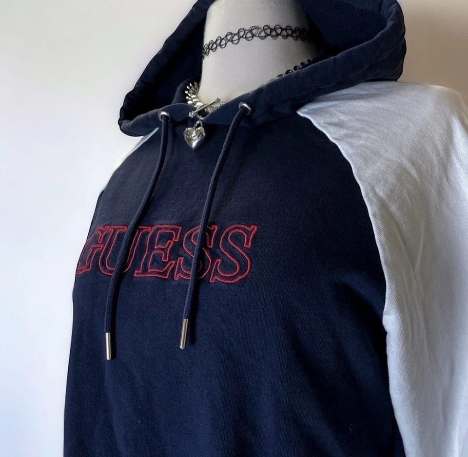 Винтажная толстовка с капюшоном Guess Crop темно-белая маленькая Millennial Baddie Streetwear  - Изображение 3 из 4