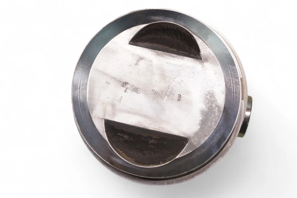 Ducati 750 GT 750GT DM750 1975 Super Sport bisel DM Desmo cilindro trasero Foto 2 de 4