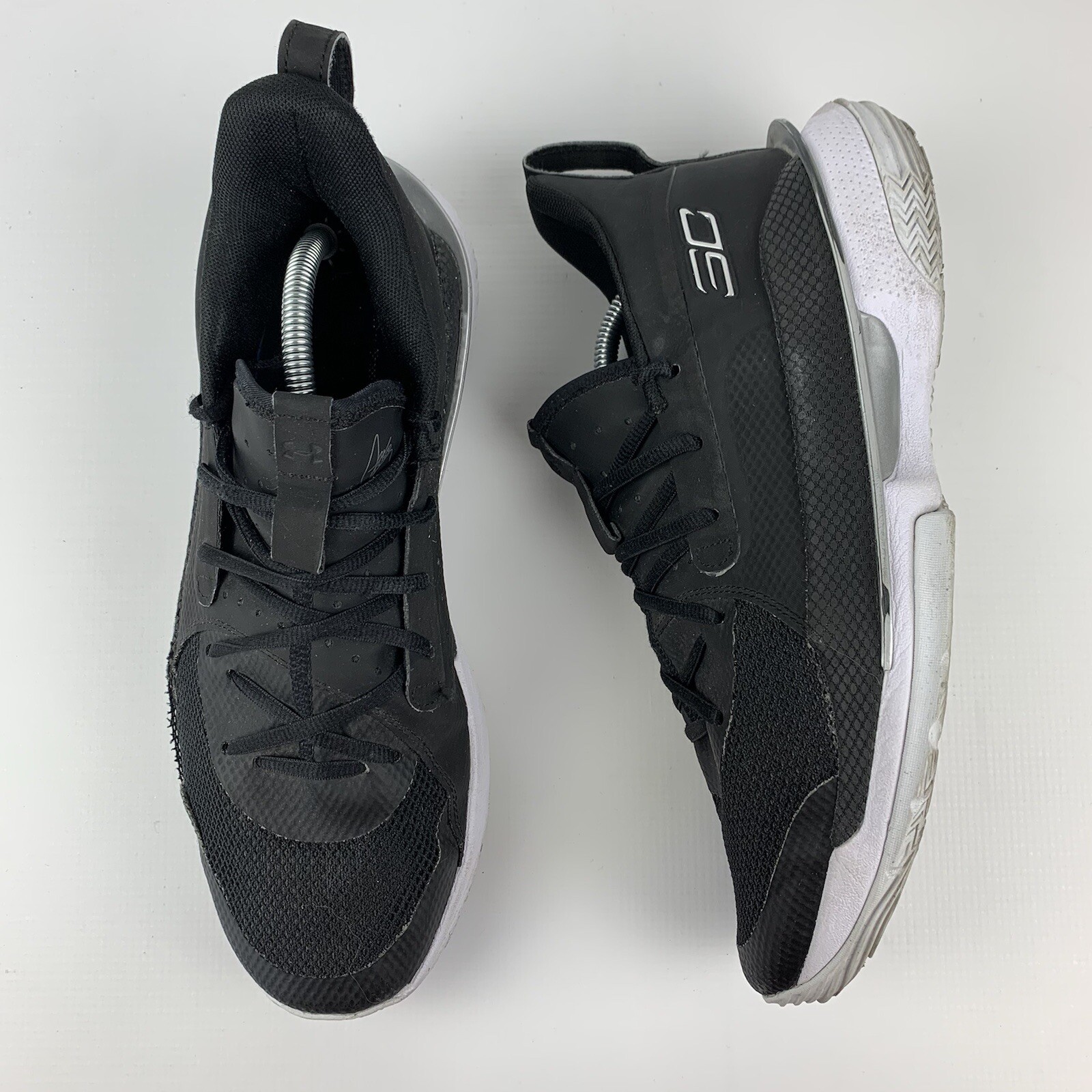 curry 7 black and white