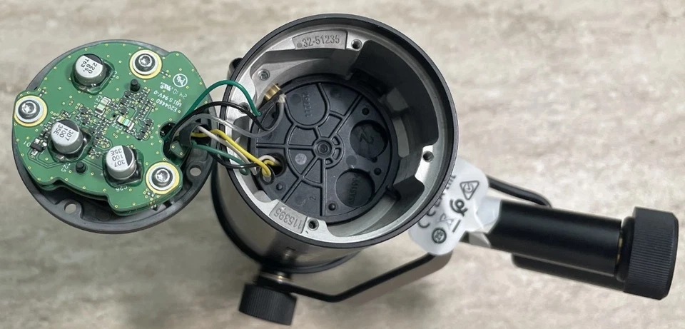 Shure SM7dB Dynamic Cardioid Vocal Microphone - Image 2 of 4