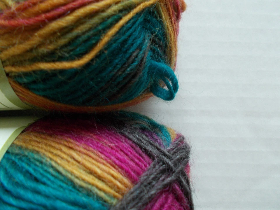 Northland Apache Light gradient 100% wool yarn, Journey, lot of 2 (153 yds ea) - Image 2 of 2