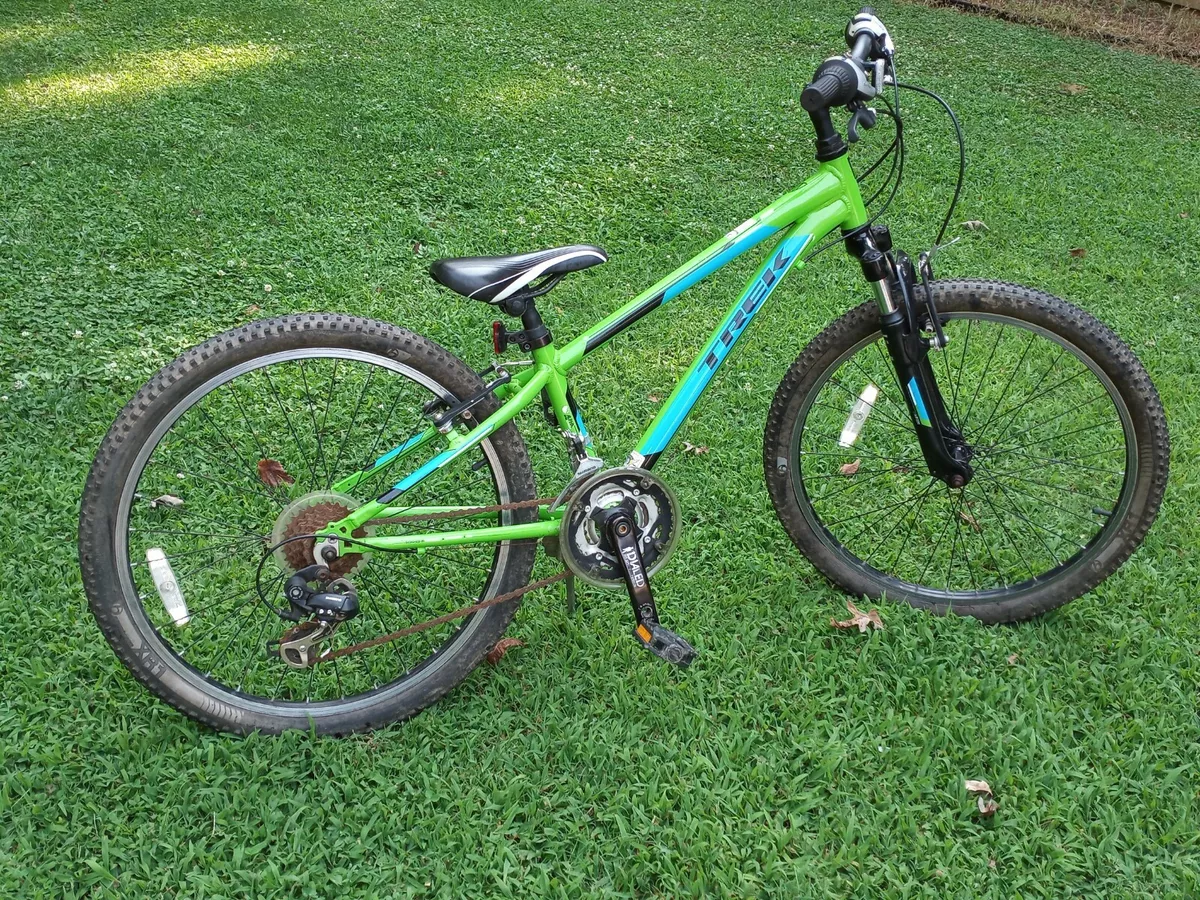Boys Trek MT200 24 inch Alpha Silver Aluminum Lime Green Bike