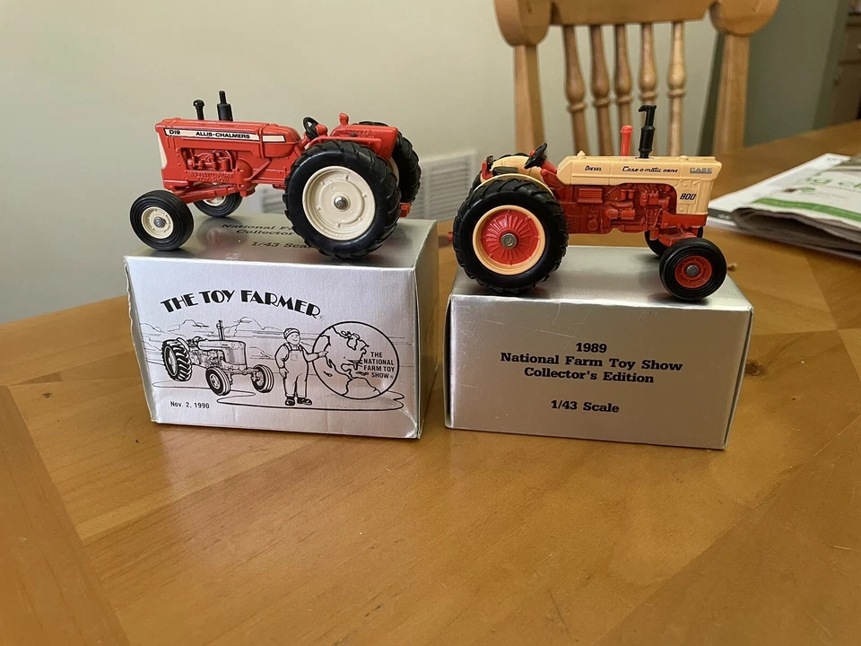 Toy Farmer 1989 Case Tractor 1/43 / 1990 Allis Chalmers , IH Corn Picker - Image 4 of 4