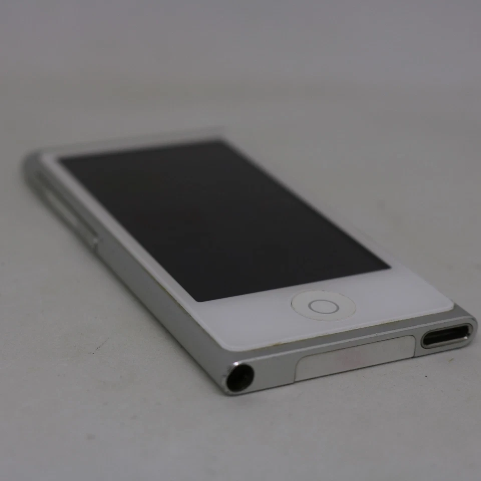 Apple iPod nano 7. Generation Silber (16GB) Bluetooth / MP3 Player / vom Händler - Bild 4 von 4