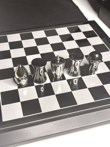 Ultra-Minimalist Polished Chrome Chess Set - Newbridge - Picture 4 of 10
