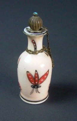 alte Parfümflasche  / Miniatur Flakon Milchglas / Beinglas bemalt - sehr schön - Bild 1 von 4