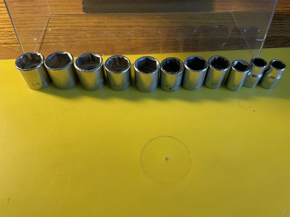 20 JAPAN/TAIWAN 3/8”DRIVE SOCKETS SAE-METRIC PLUS 2-10”RATCHETS USED 9-19MM L82 - Image 3 of 4